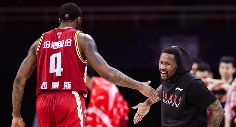 而练霓裳、卓一航复杂感情线也是片中一大看点